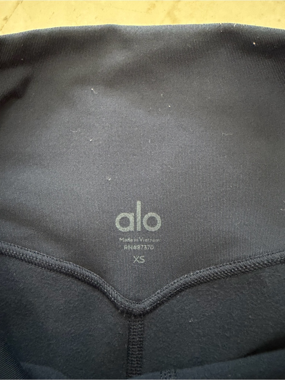 ALO Yoga Navy Set - Picture 2 of 2